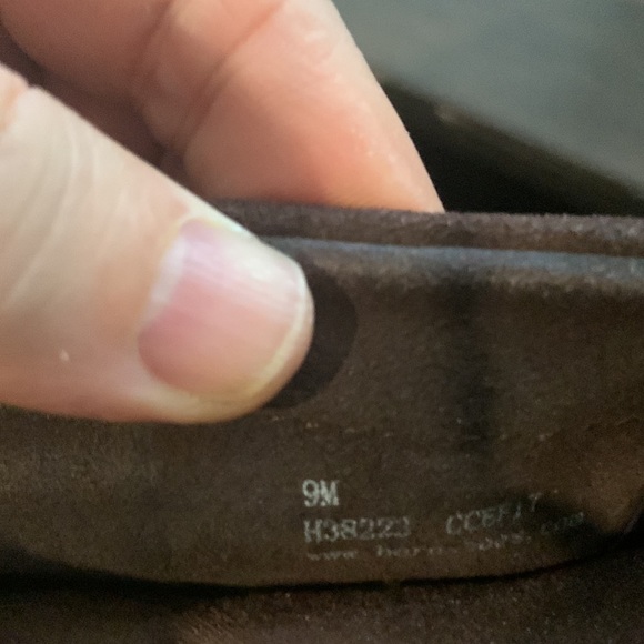 Born size 9 brown leather loafer. - Picture 6 of 6